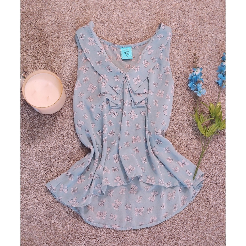 Adorable Light Blue Bow top!